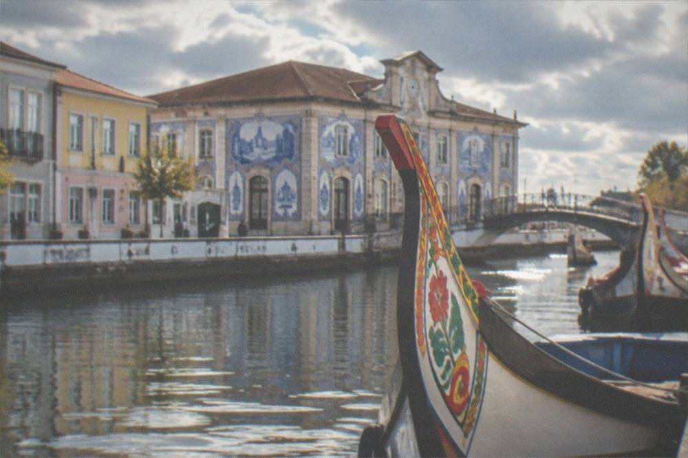 Painted tile panels covering the front of the Aveiro railway station building
